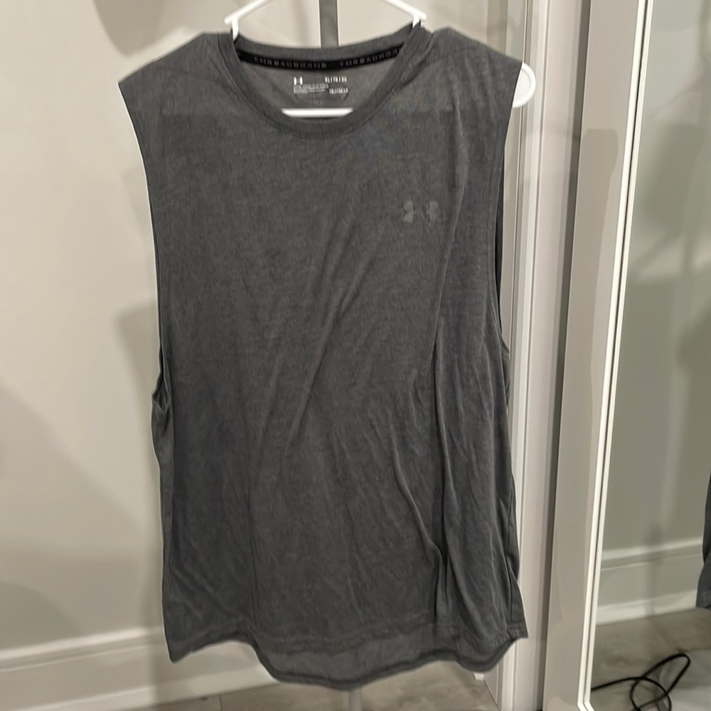 Men’s  grey sleeveless loose fit, threadborn , heat gear, XL